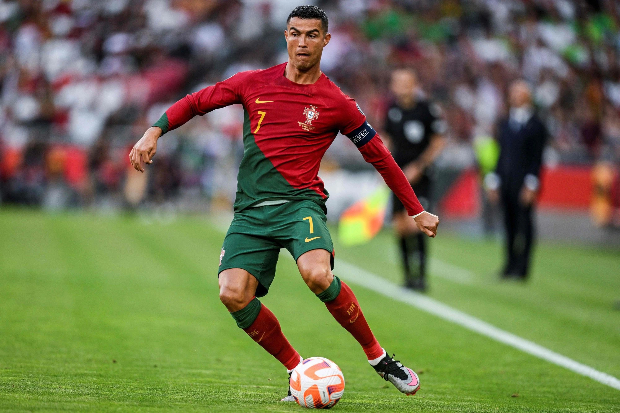 Cristiano Ronaldo, mối đe dọa hàng phòng ngự 