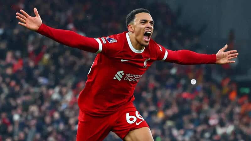 Trent Alexander-Arnold với những pha tạt bóng đẳng cấp