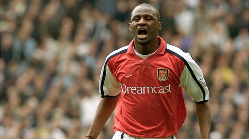 Với 8 lần bị đuổi khỏi sân, Patrick Vieira là cầu thủ nhận nhiều thẻ nhất tại Ngoại hạng Anh