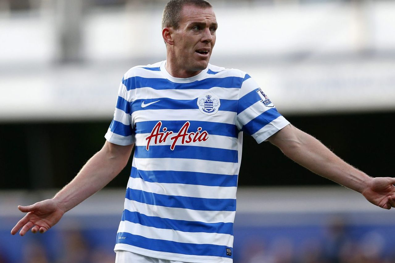 Richard Dunne với lối thi đấu thô bạo nên cũng nhiều lần bị truất quyền thi đấu